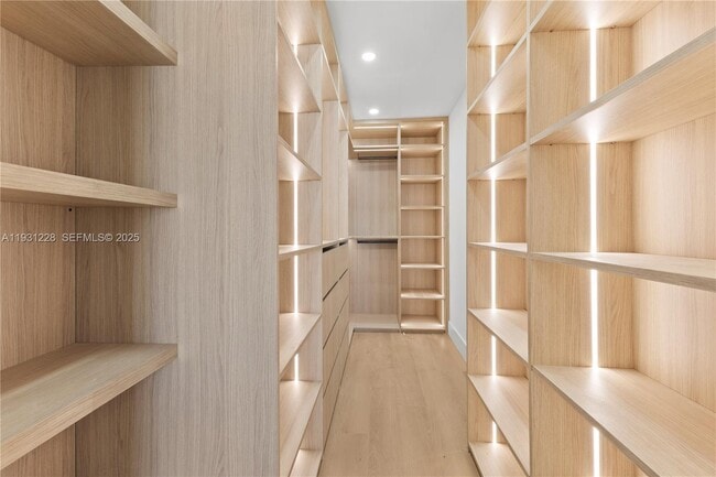 Building Photo - 16859 Crestview Ln