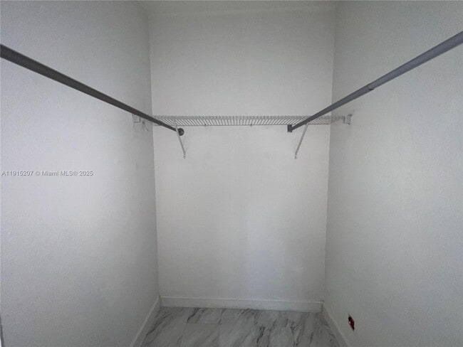 Building Photo - 2728 SE 17th Ave