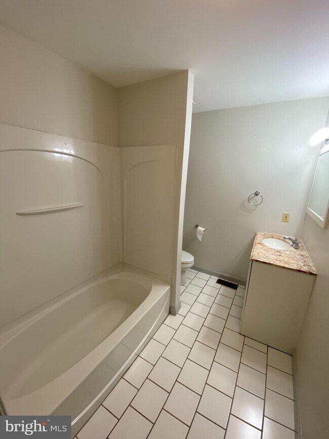 Building Photo - 35 Benburb Rd