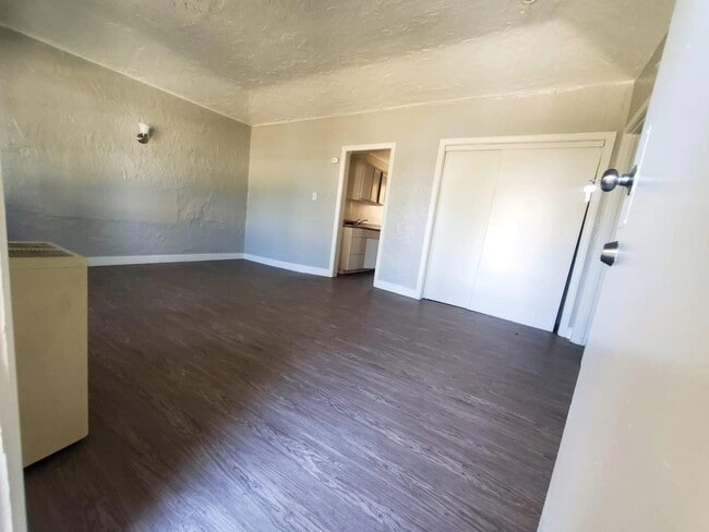 Interior Photo - 2360 W. 18th St