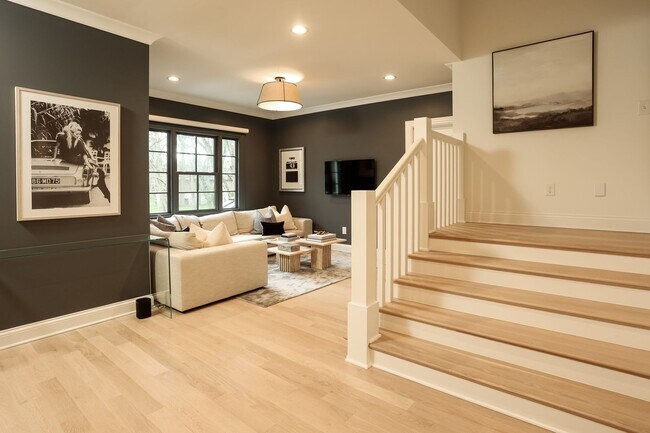 Building Photo - GREEN HILLS CUSTOM BUILT HOME. 5 BED 5 1/2...