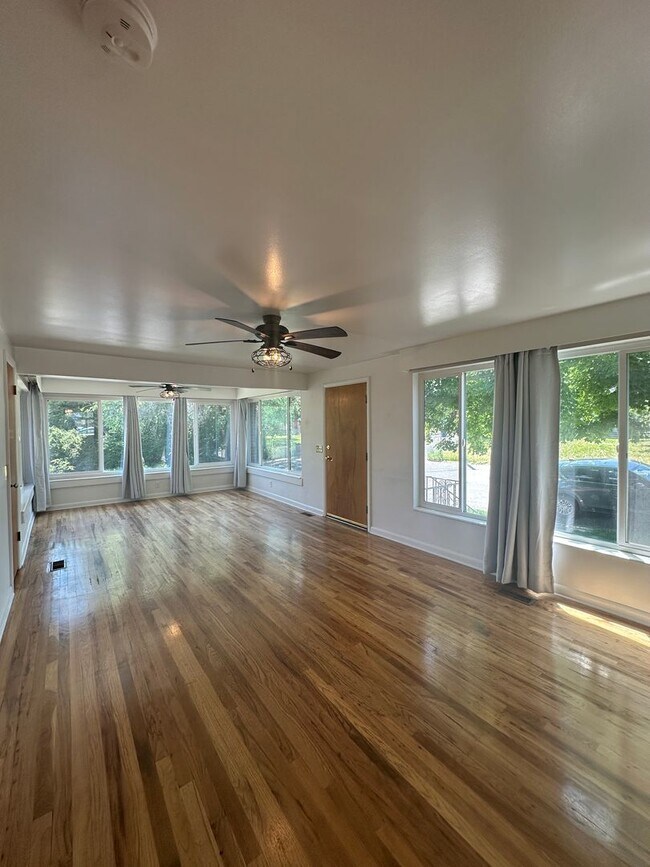 Primary Photo - Healy Duplex