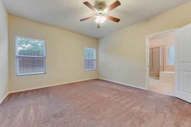 Building Photo - 1104 Edgewater Dr
