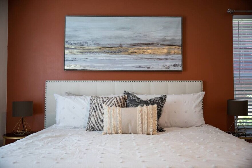 Building Photo - 237 N Center St