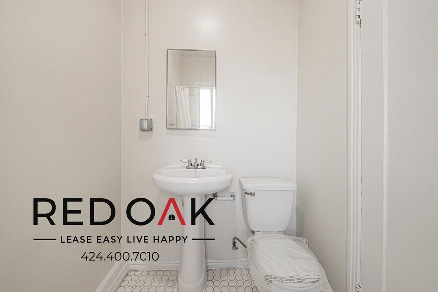 Building Photo - 425–427 S. Grand View St