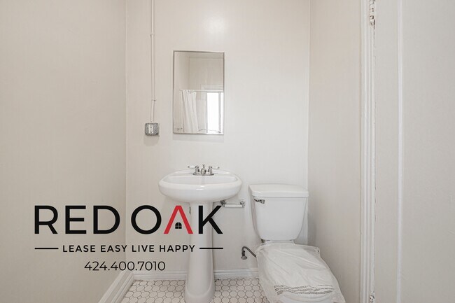 Building Photo - 425–427 S. Grand View St-7202