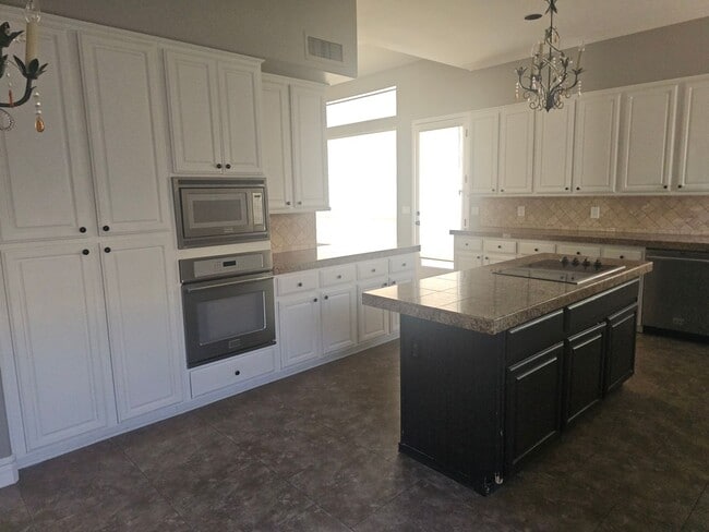Building Photo - 4 bd 2.5 bth north east scottsdale home with pool