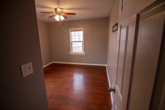 Building Photo - 6817 Raymond Ave