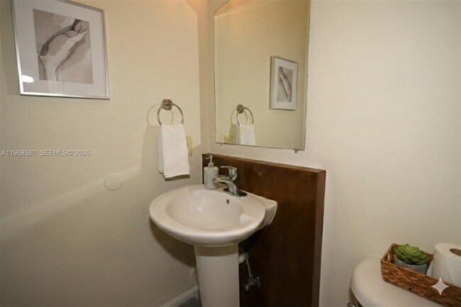 Building Photo - 2780 SW 33rd Ave