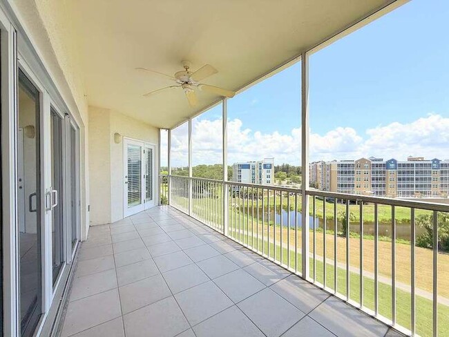 Building Photo - 1200 Country Club Dr