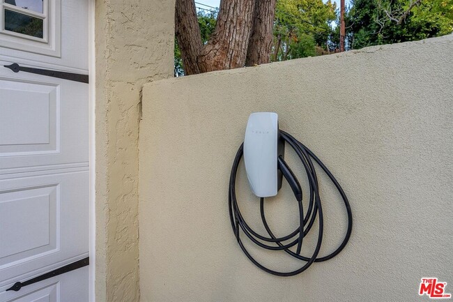 Building Photo - 10281 Dunleer Dr