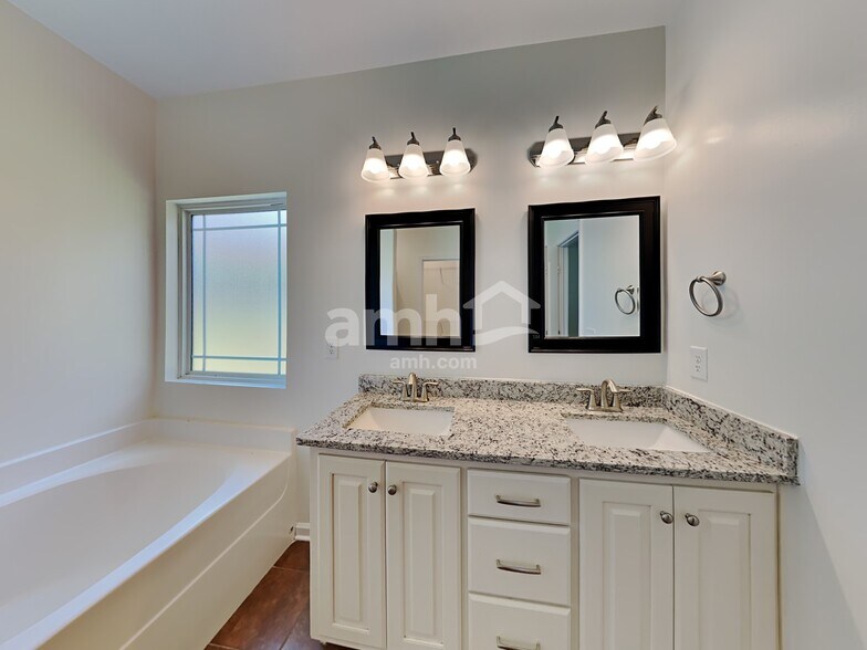 Building Photo - 300 Winding Branch Ct