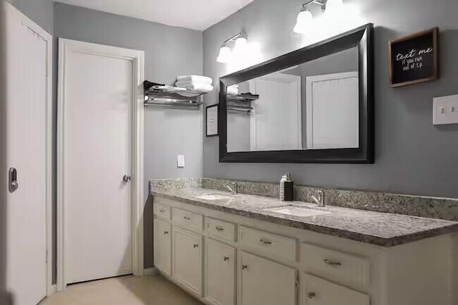 Building Photo - 11307 Canyon Trail Dr