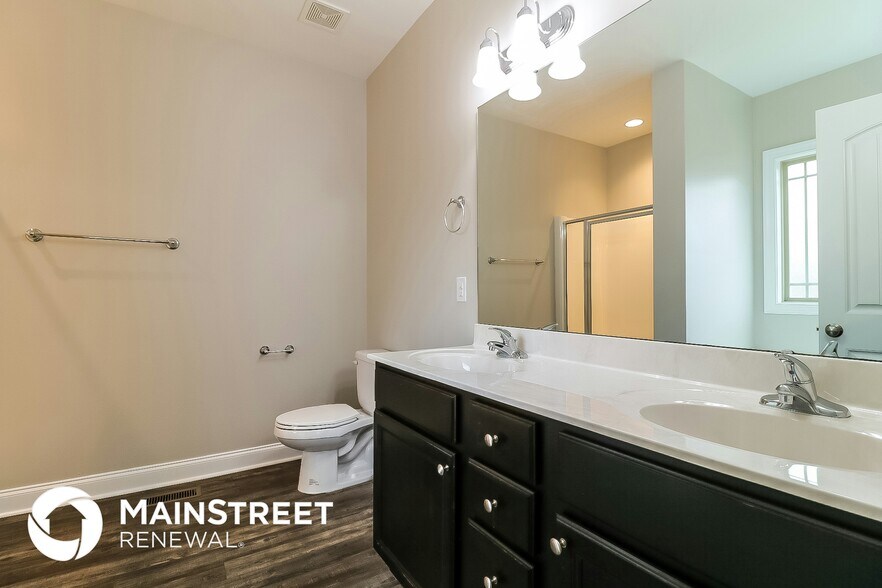 Building Photo - 39 Woodlot Dr