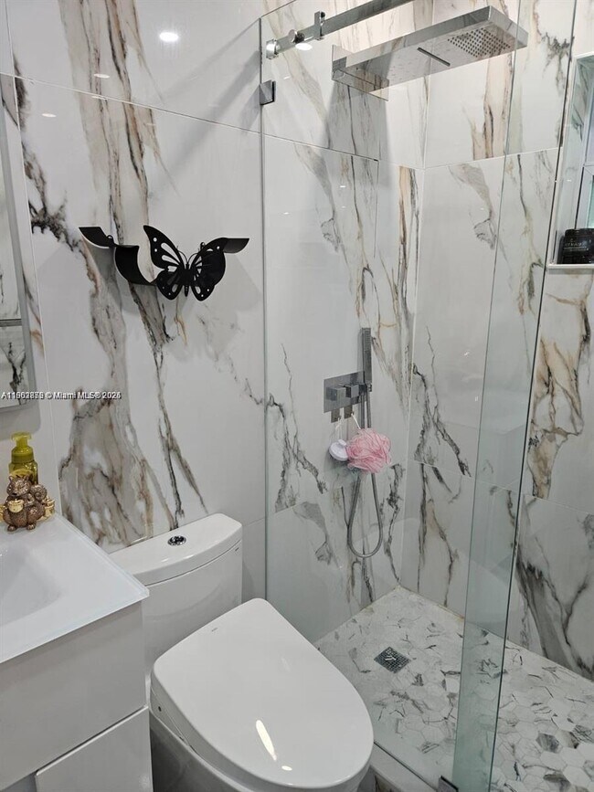 Building Photo - 106 SE 4th Ave