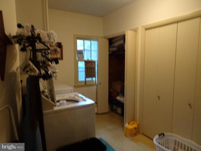 Building Photo - 411 Delaware St