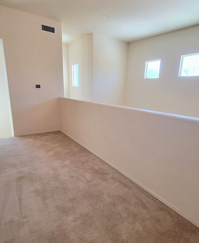Building Photo - Pet friendly Civano home