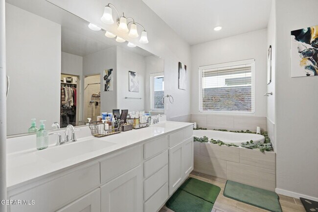 Building Photo - 1052 Summer Breeze Pl