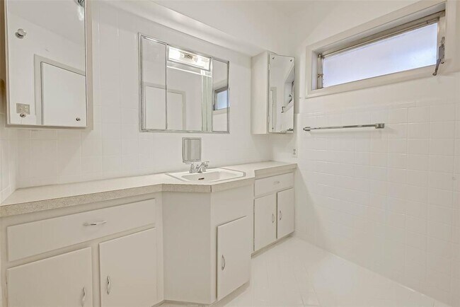 Building Photo - 2511 Maroneal St