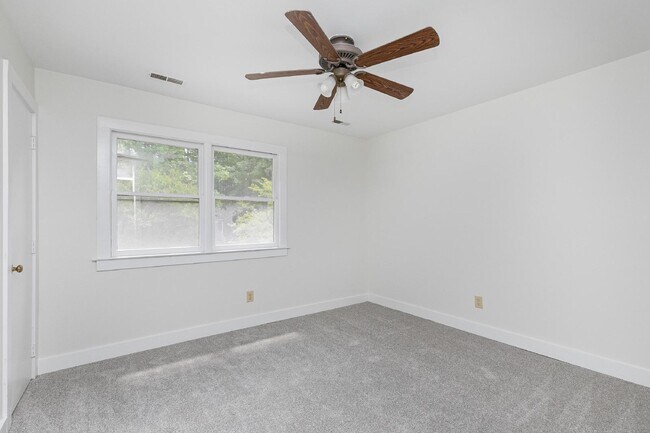 Building Photo - 5544 Kaplan Drive Unit A