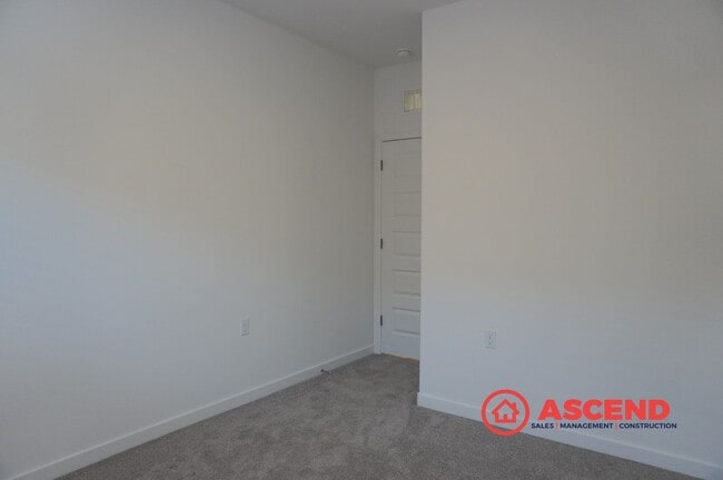 Building Photo - Spacious 4 Bed/2 Bath Brand New Build! in Bakersfield's Desirable 93311 Area — Solar, Garage & Fu...