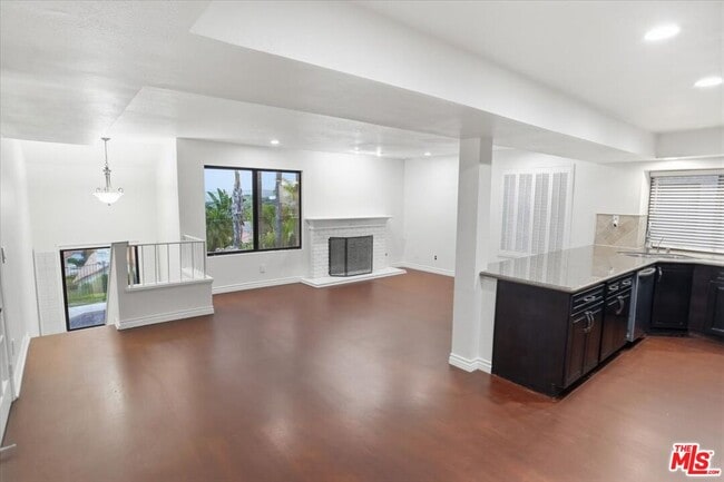 Building Photo - 24124 Mentry Dr