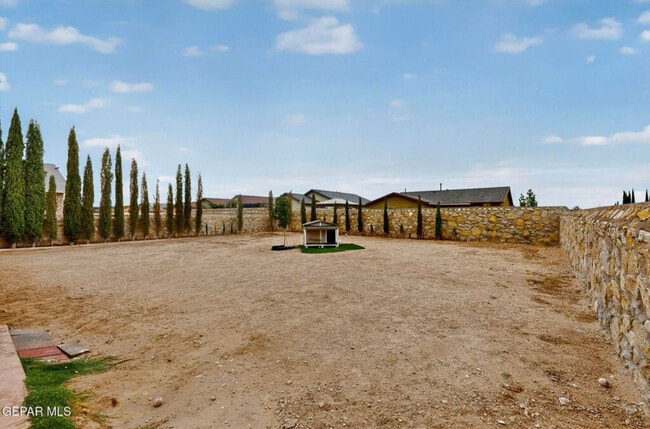 Building Photo - 14269 Escalera Dr