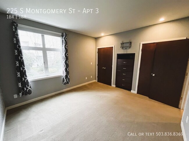 Building Photo - Riverfront Condo on the Promenade!