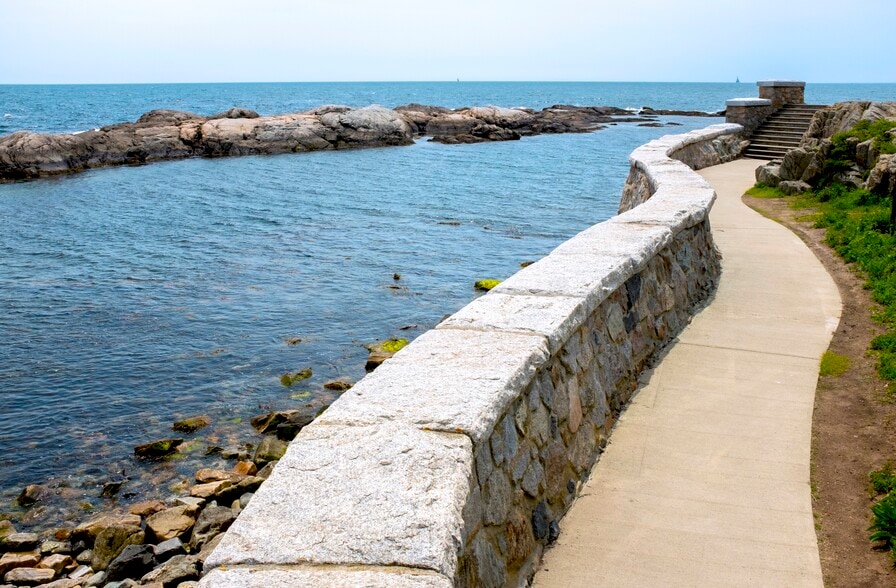 0.2 mile to famed Cliff Walk and Newport mansions - 5 Key Ct