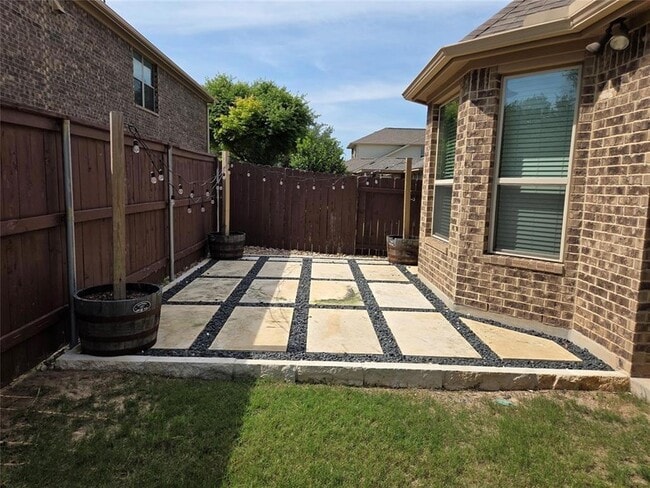 Building Photo - 2832 Coral Valley Dr