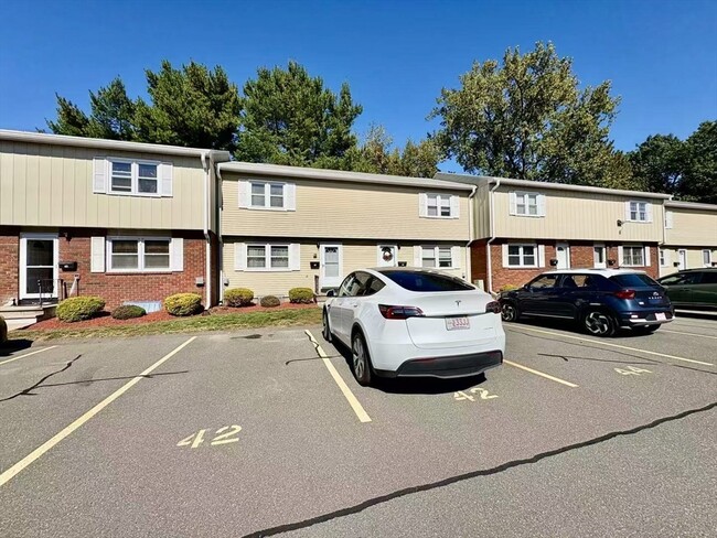 Building Photo - 42 Yorktown Ct