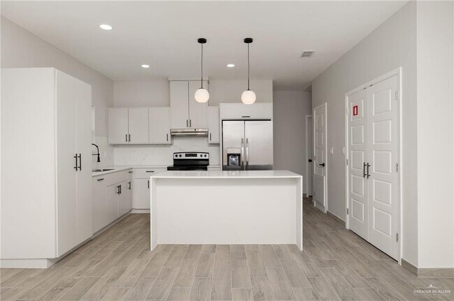 Building Photo - 17 Selena St