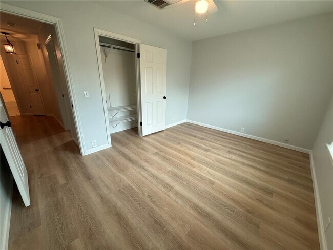 Building Photo - 2125 Kaiser Dr