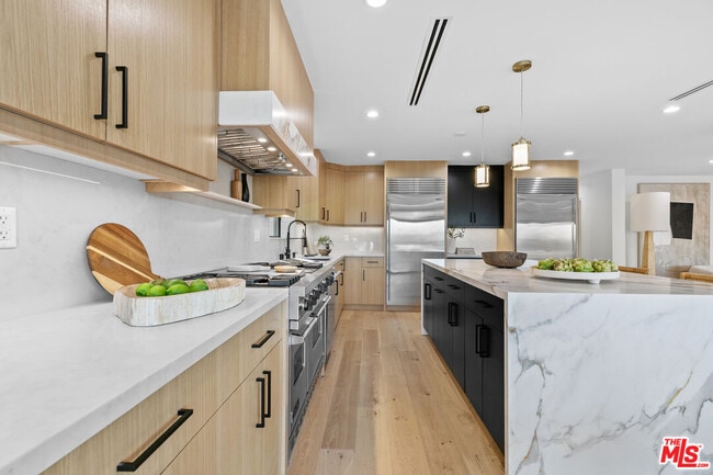 Building Photo - 18101 Green Meadow Dr