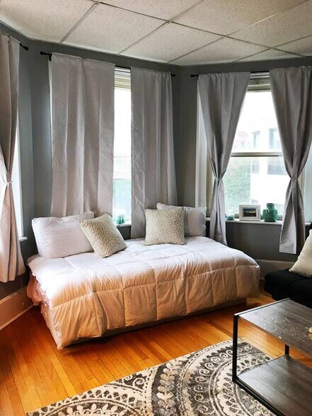 Building Photo - 645 Beacon St