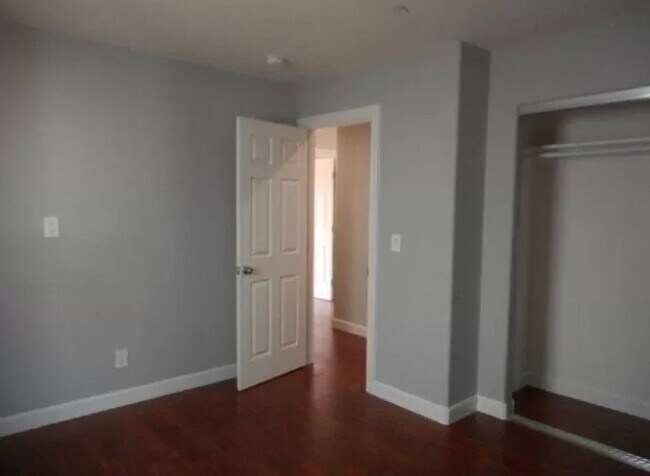 Building Photo - Beautiful & Cozy 4 Bedroom Home with Modern Upgrades!