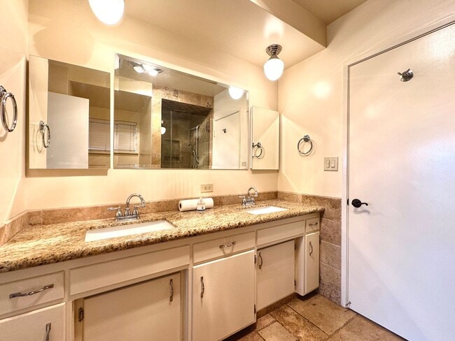 Building Photo - Light, Bright & Lovingly Maintained Claremont Home for Lease