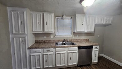 Building Photo - 3118 Brookdale Dr