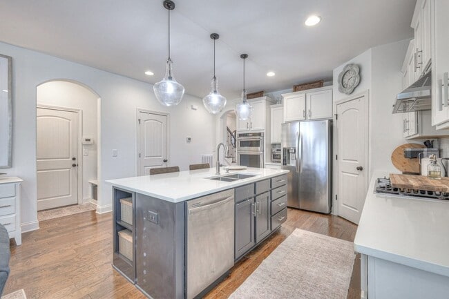 Building Photo - 3779 Wareham Dr