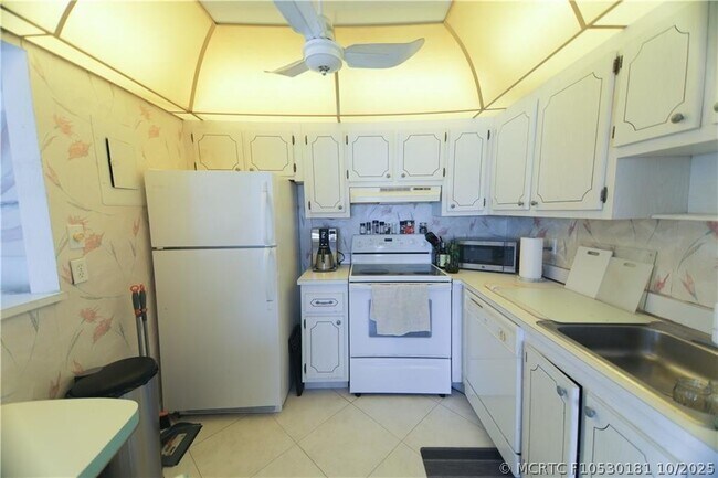 Building Photo - 286 Monaco Blvd