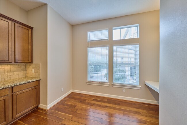 Building Photo - 2526 Bevis St