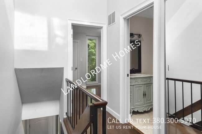 Building Photo - 2842 Stonehenge Dr