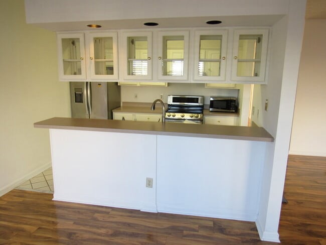Building Photo - Rivergate area condo with 2 bedrooms, 2 ba...