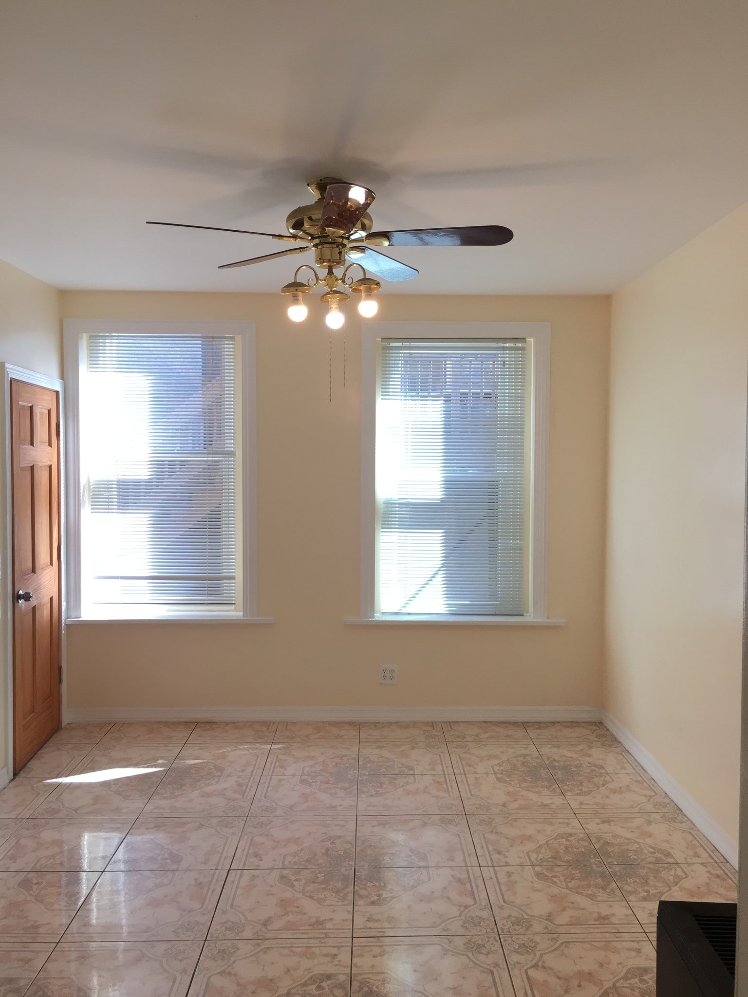 living Room - 2014 S Ashland Ave