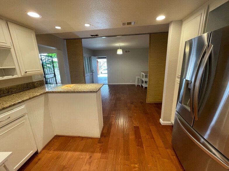 Building Photo - 6543 Paseo Adelante