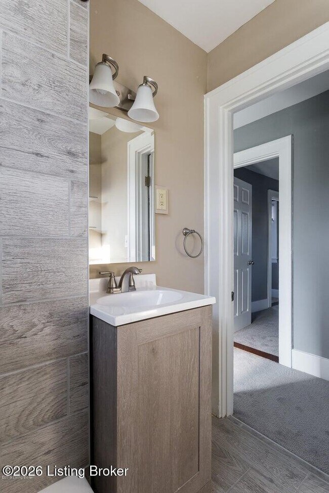 Building Photo - 909 Ash St