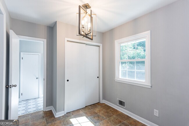 Building Photo - 80 Pinehurst Ln