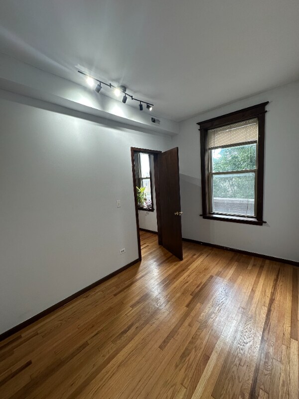 Building Photo - 951 N Oakley Blvd