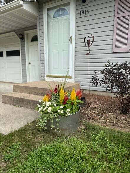 Building Photo - 1916 Turquoise Trl