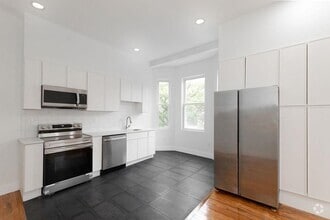 Building Photo - 120 Bowers St